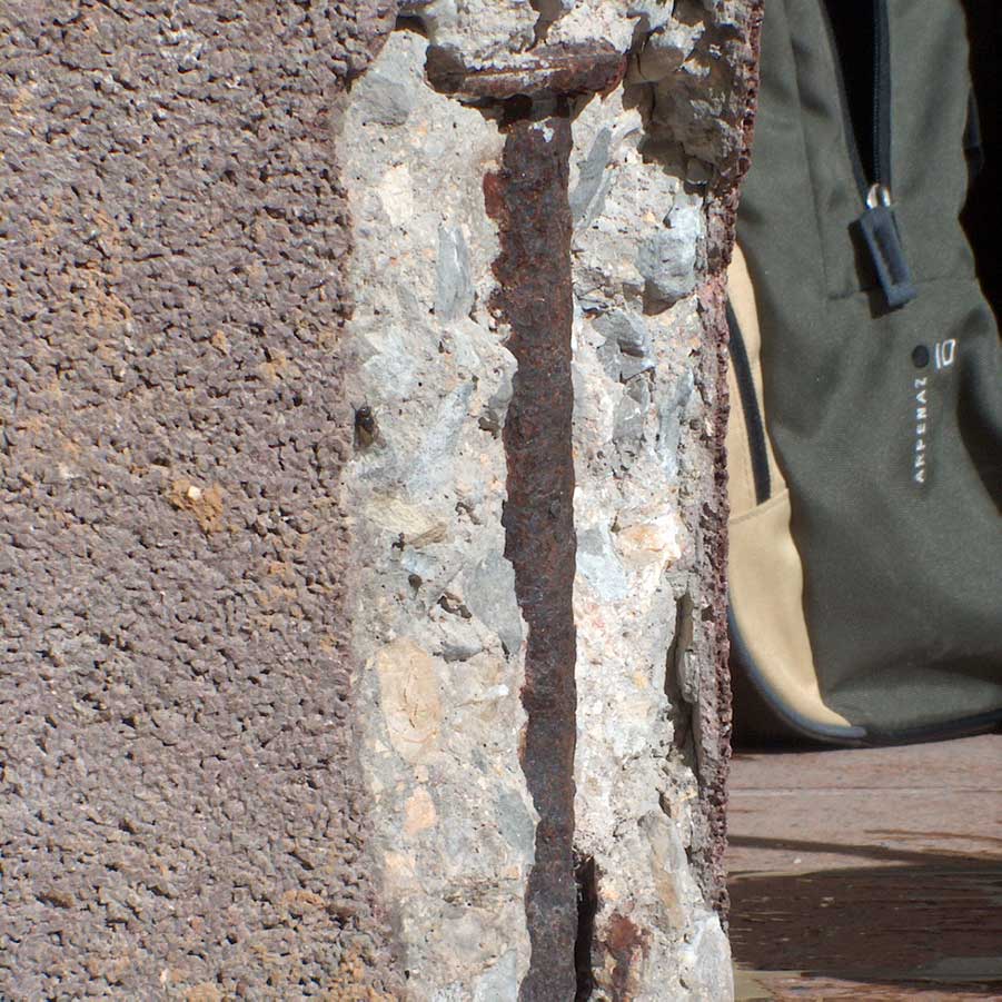Estudio del estado de corrosión del acero en pilares de edificio en playa de San Juan (Alicante)